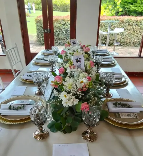 Montaje floral de eventos corporativos en una casa de eventos